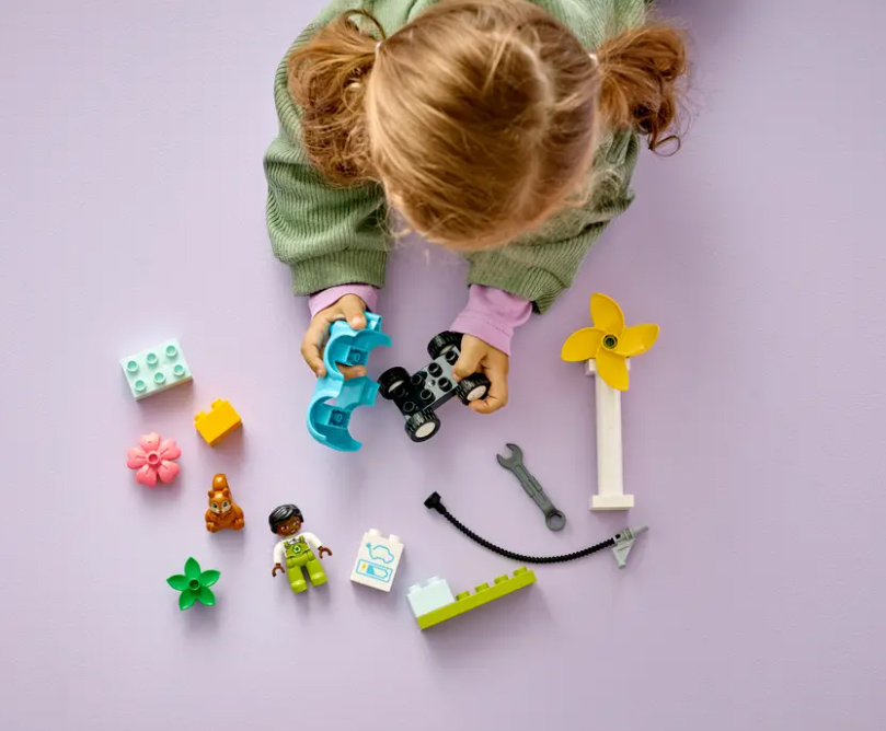 LEGO® DUPLO® Kocke Vetrenjača i električni auto 10985 - detalj