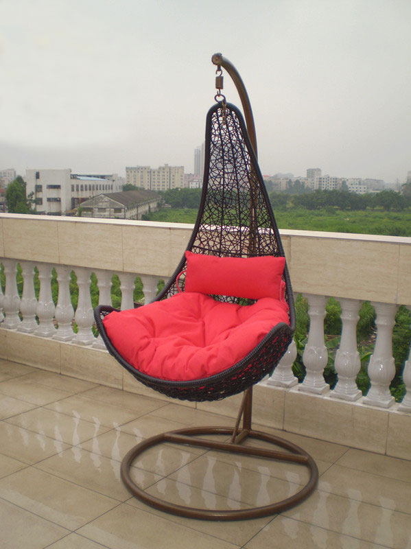 Baštenska Viseća Stolica Ljuljaška Sa Jastucima - Braon Ratan - Crveni Jastuci - detalj