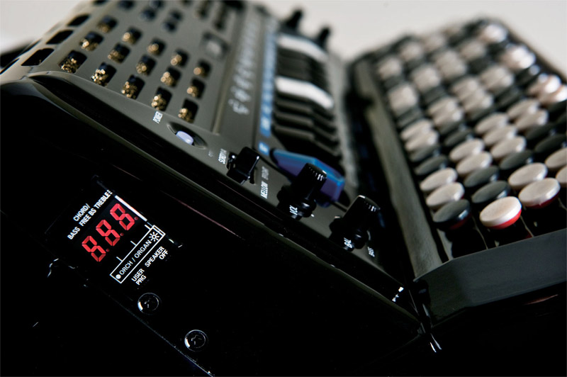 Roland FR-3Xb BK V-Harmonika dugmetara sa zvučnicima i USB-om crna 707291 - detalj