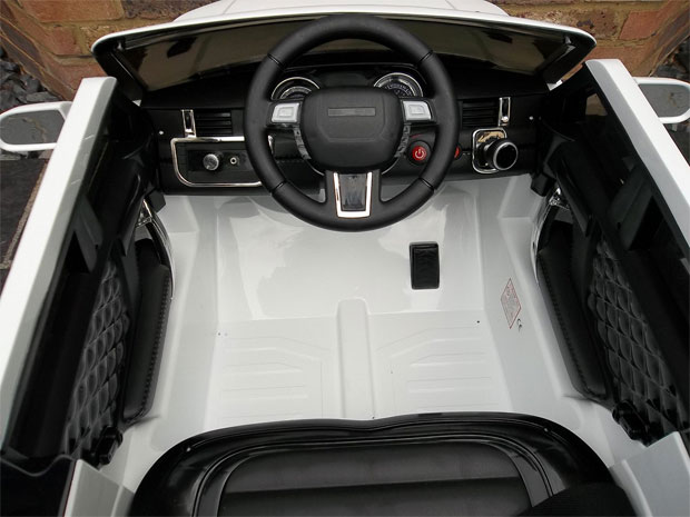 Auto na akumulator 209 R/C beli - detalj