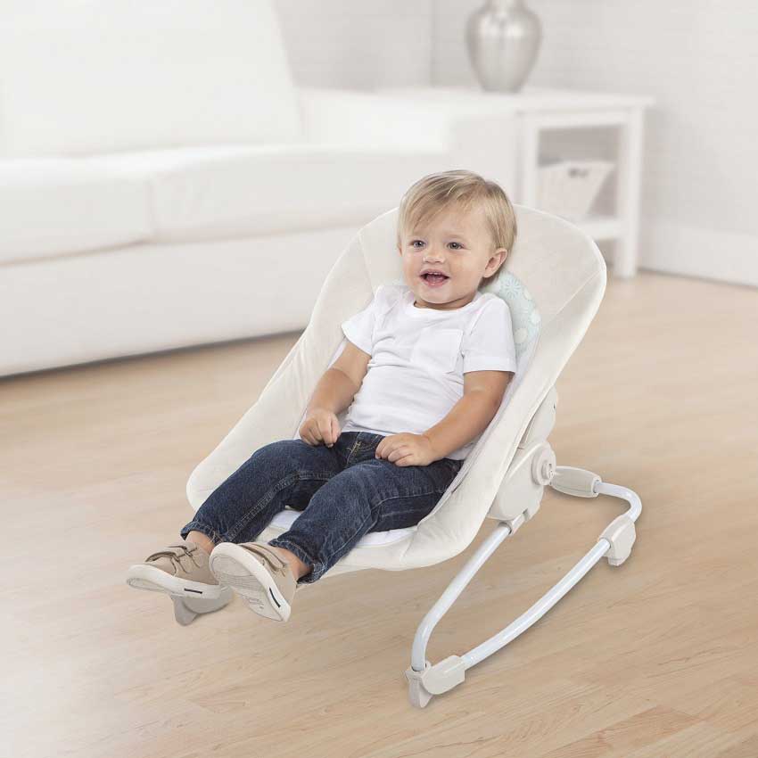 Ingenuity Bebi njihalica - fotelja za decu do 18kg Pačji zagrljaji - detalj