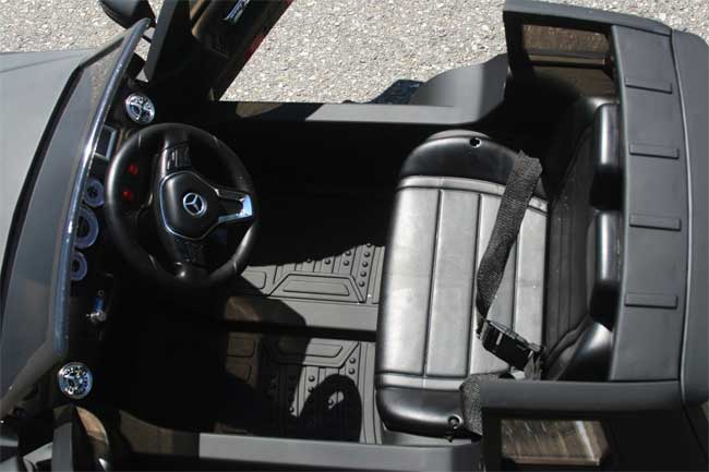 Auto na akumulator Mercedes GLK 300 crni 218 - detalj