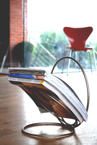 Black&Blum skulptura za odlaganje časopisa - Ringo RG001 - detalj