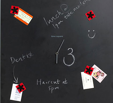 BlackAndBlum tabla za poruke sa satom - TimeSquare - detalj