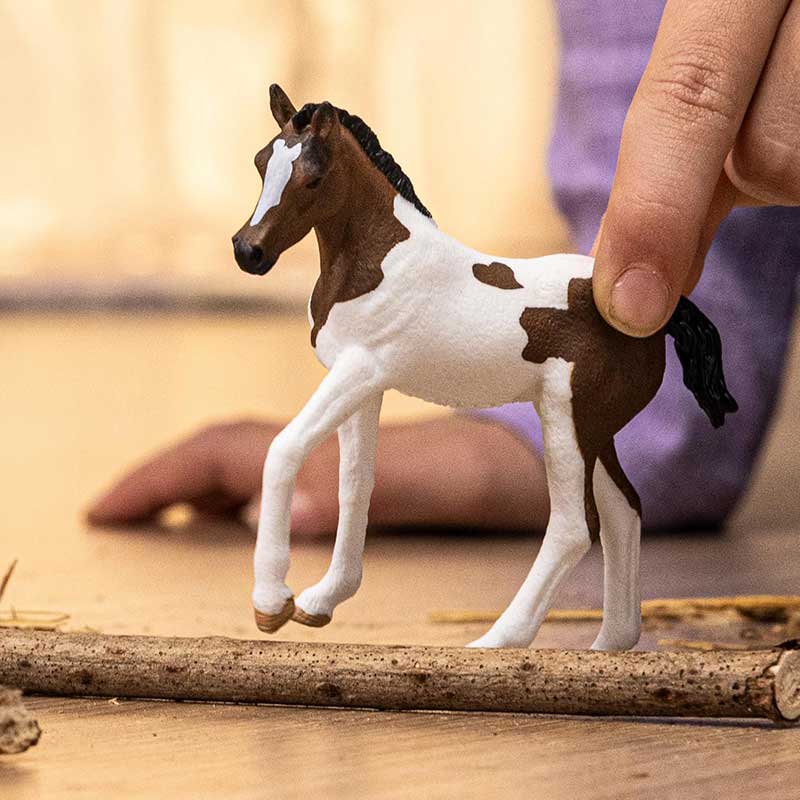 Schleich® Figurice Konji Paint ždrebe 14899 - detalj