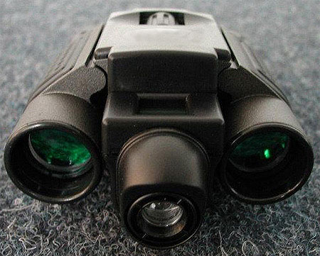 Dvogled sa digitalnim fotoaparatom - detalj