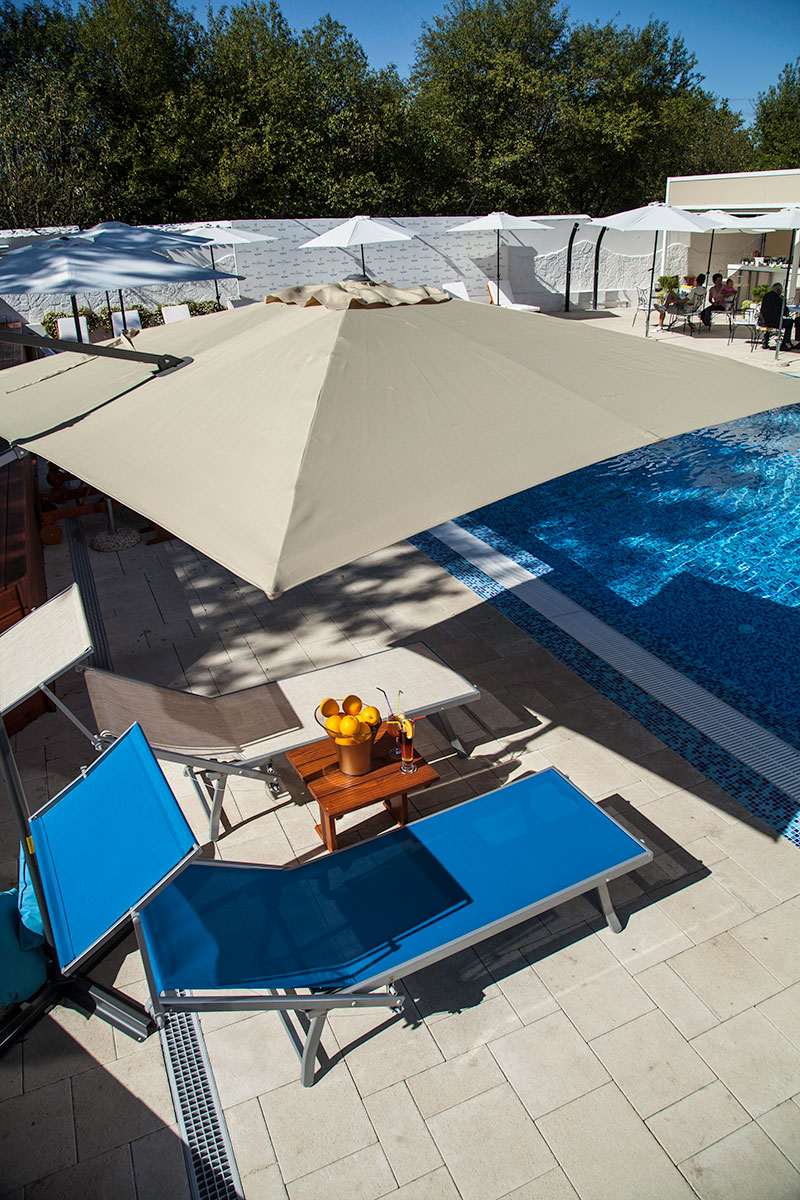 Zglobni Četvorougaoni Suncobran Martinique Grey - detalj