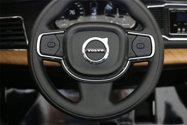 Dečiji automobil na akumulator Volvo XC90 crni Licenciran model - detalj