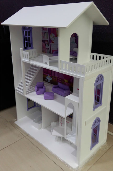Velika kućica za lutke sa nameštajem Maša bela - detalj