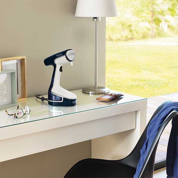 TEFAL vertikalna pegla na paru DR8085 - detalj