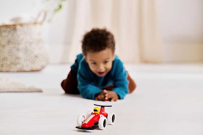 Veliki drveni trkački auto na povlačenje BRIO 30308 - detalj