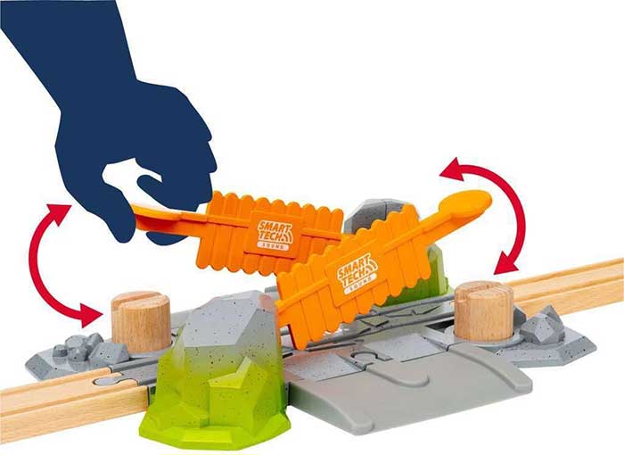 BRIO Smart Tech igračka Opasan pružni prelaz sa zvukom 33965 - detalj