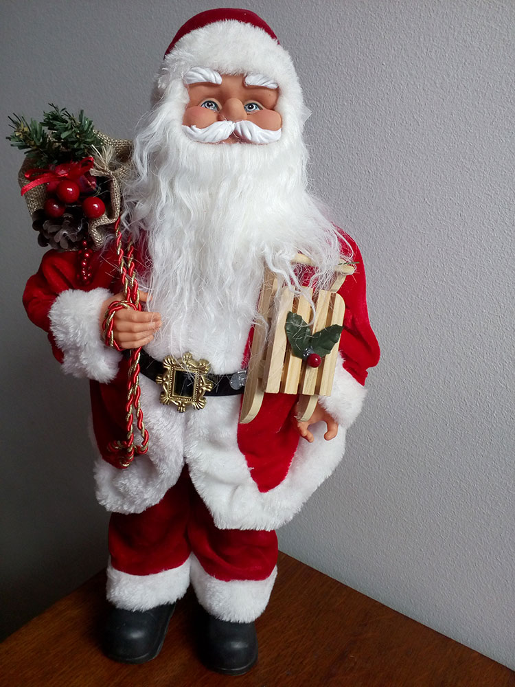 Deda Mraz Sa Sankama 43 cm - detalj