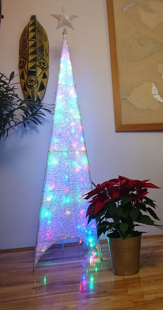 Svetleća Jelka - Piramida - Beli Abažur - Raznobojne Lampice 180 cm - detalj