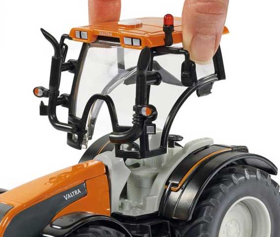 Siku model Traktor sa Kuhn kosilicom 3659 - detalj