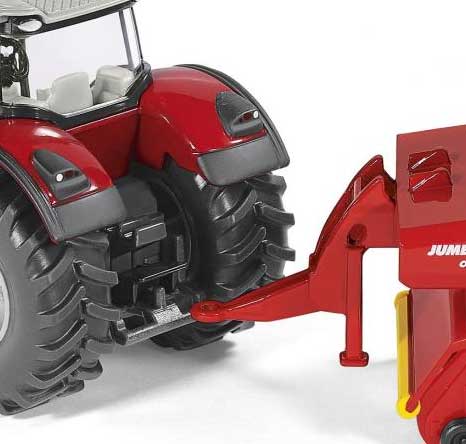 Siku Traktor Massey Ferguson sa prikolicom 1987 - detalj