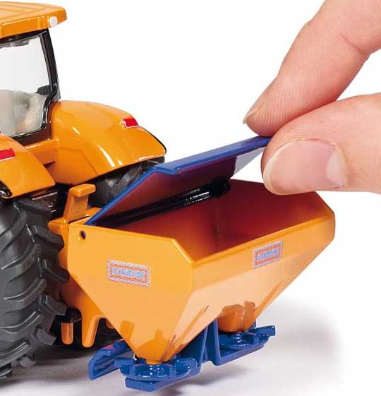 Siku New Holland traktor sa plugom za sneg i rasipačem soli 2940 - detalj