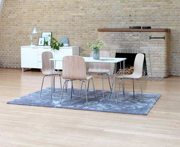 Trpezarijska garnitura Berni Sto i 4 stolice - detalj