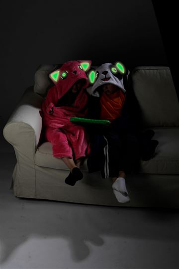 Dečije ćebe koje svetli u mraku sa kapuljačom panda - detalj