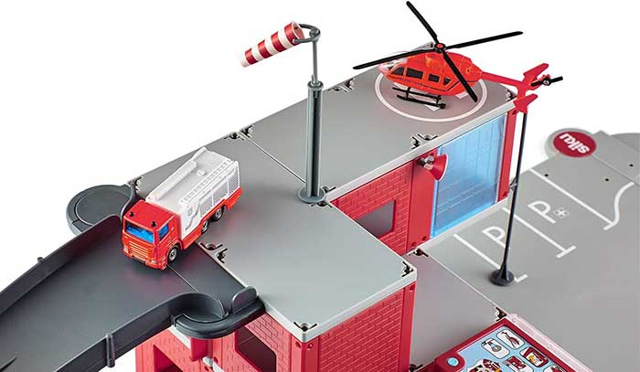 SIKU Igračka Vatrogasna stanica sa vozilima 5508 - detalj