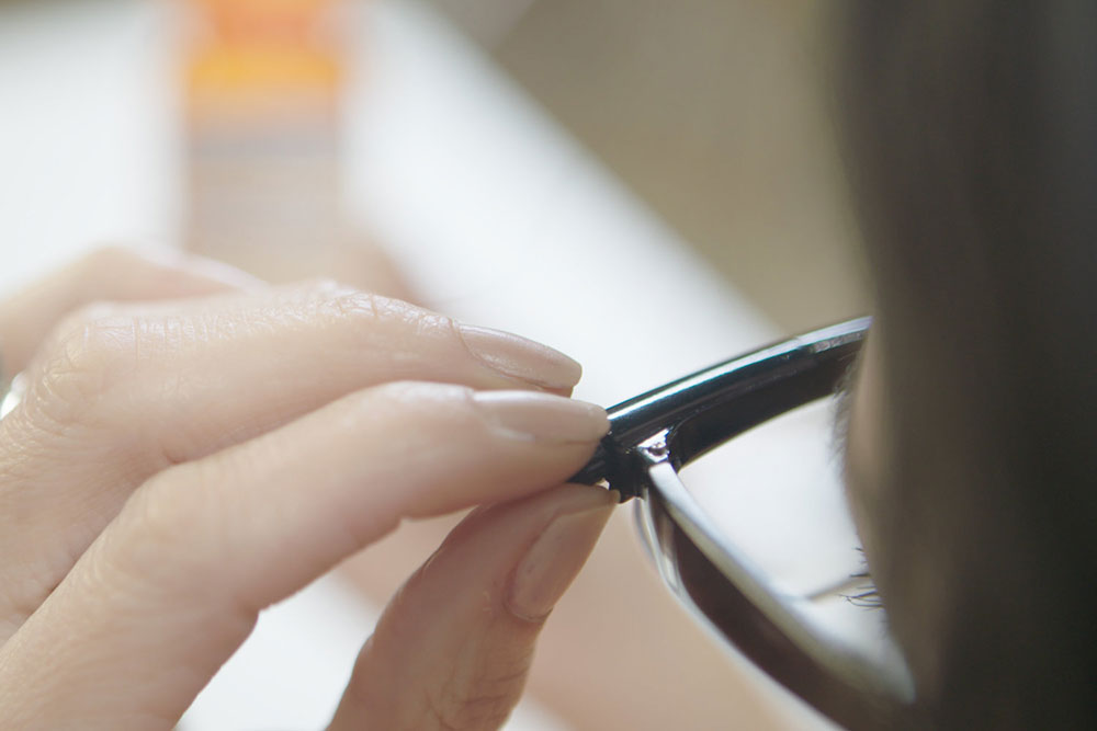 Samopodesive naočare - detalj