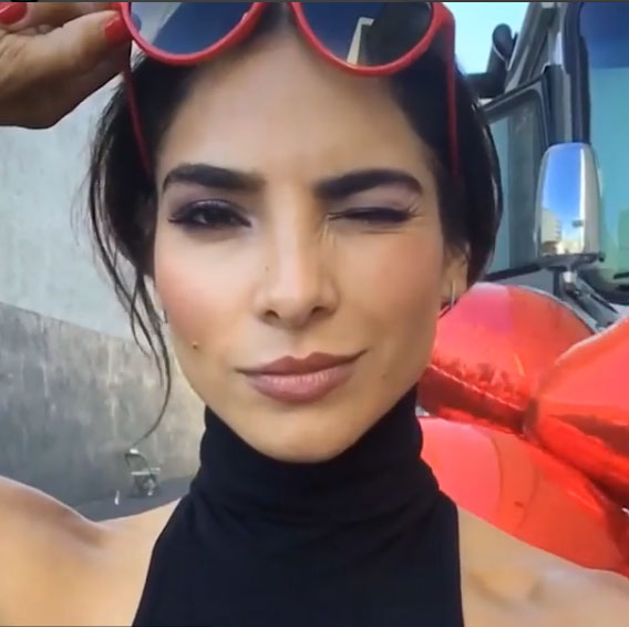 Revlon super sjajan karmin Pink in the afternoon R1508/415 - detalj