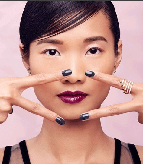 Revlon Super sjajan karmin - 610 Plum - detalj