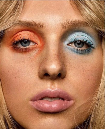 Revlon Super sjajan karmin - 420 Blushed - detalj