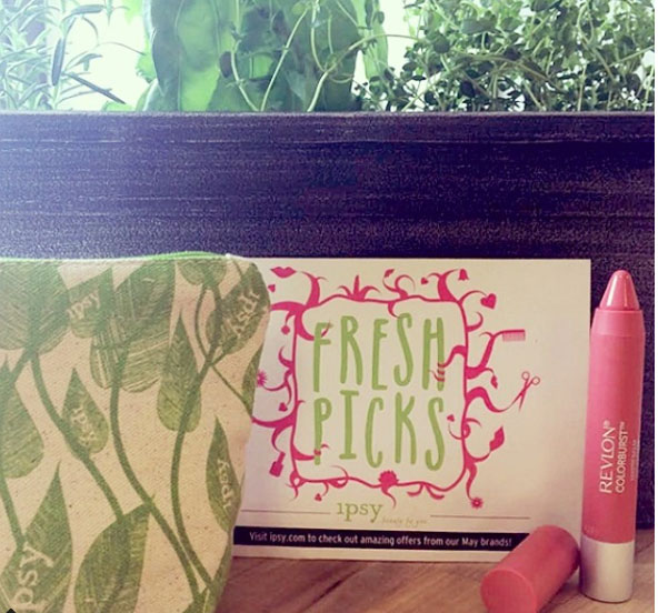 Revlon balzam u olovci Enchanting 255 - detalj