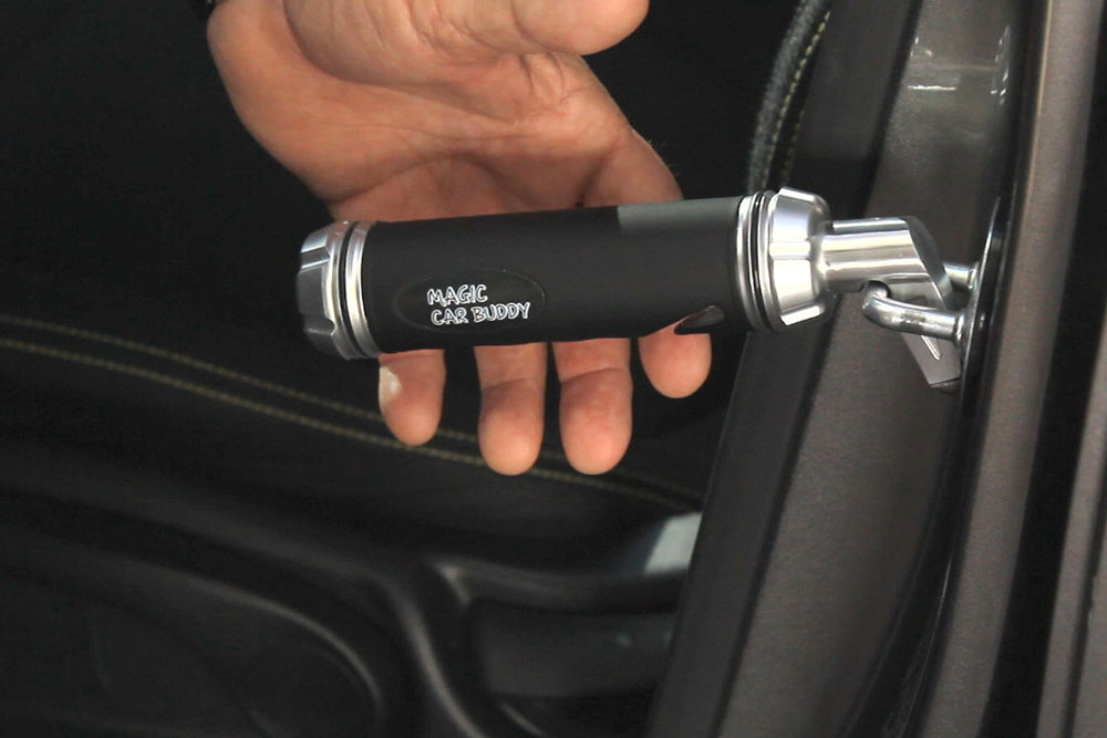 Magični pomagač za lako izlaženje iz automobila - detalj