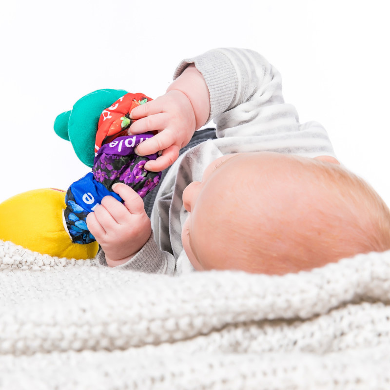 KIDS II Baby Einstein Igračka GUSENICA Carry Along Caterpillar - detalj