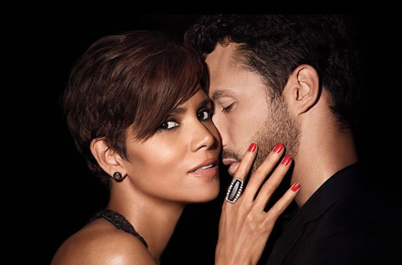 Revlon lak za nokte 680 Revlon red - detalj