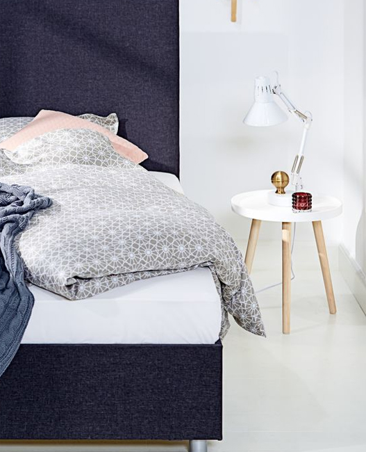 Stočić Buck bela-natur - detalj