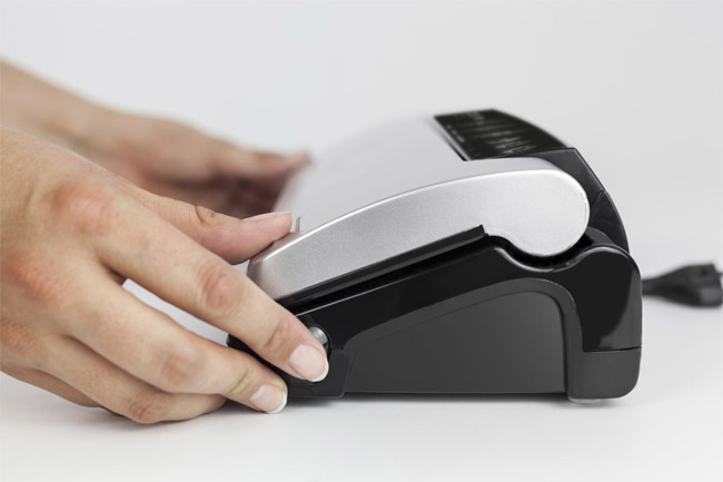 Uređaj za vakuumiranje i zavarivanje folija i kesa Caso VC11 - detalj