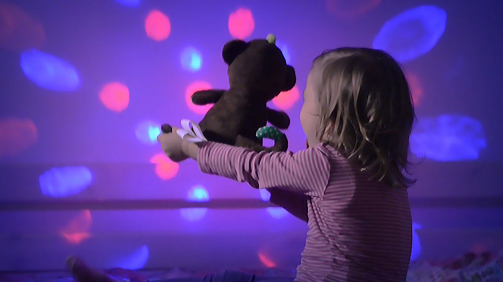 Lampa Noćno svetlo sa projektorom i uspavankom Medvedić - detalj