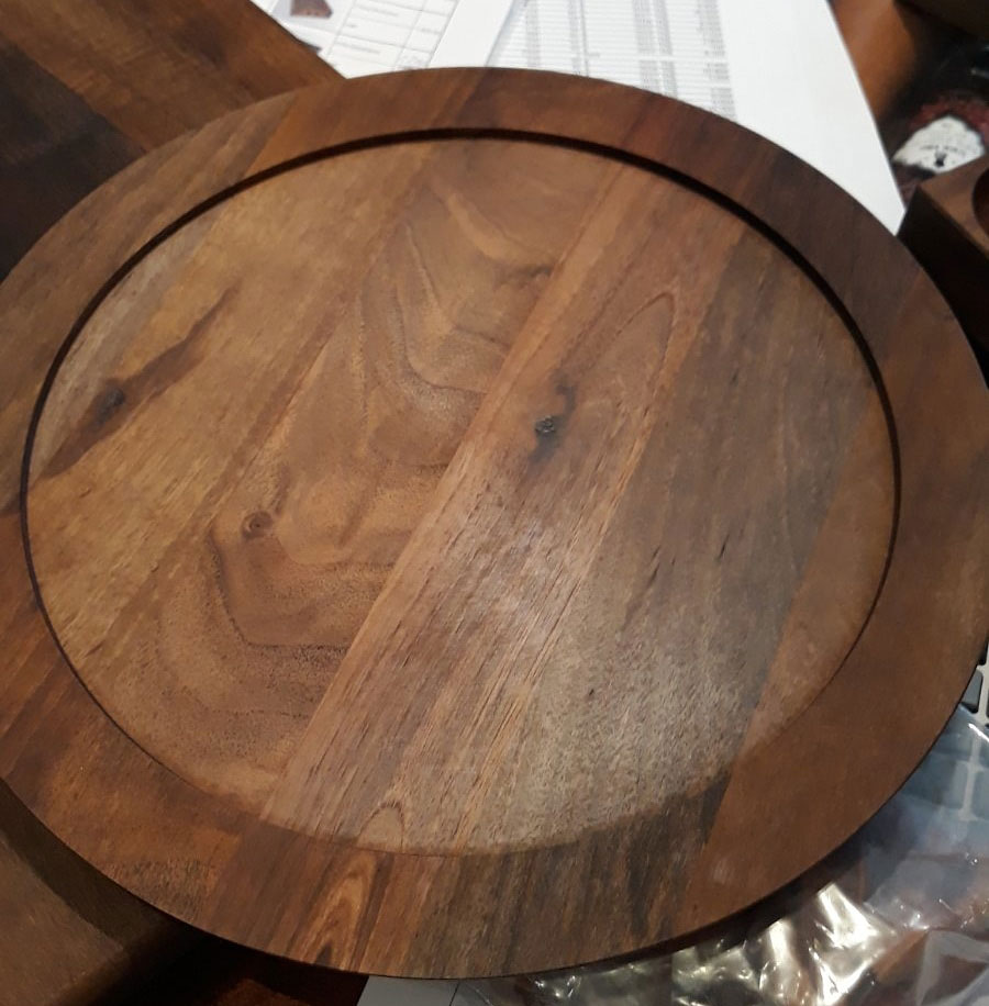 Drveni tanjir od orahovine 29 cm - detalj