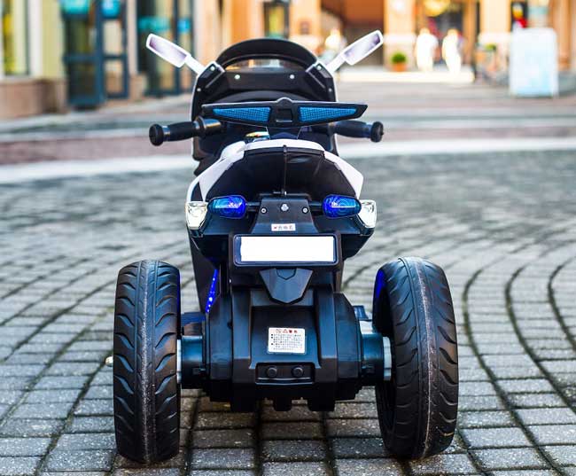 Dečiji motor na akumulator Shadow White - detalj