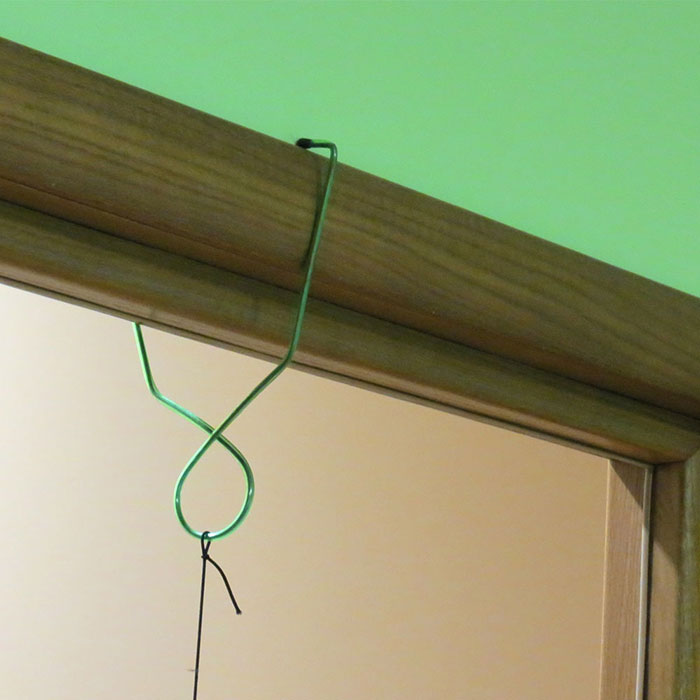 Igračka za mačke koja se kači na vrata Squeaky Mouse Trixie 4135 - detalj