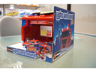 Bburago Vatrogasna garaža-kocka sa autićem BU32022 - detalj