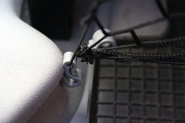 Sigurnosna mreža - pregrada za automobil 85x64cm Nobby 75329 - detalj