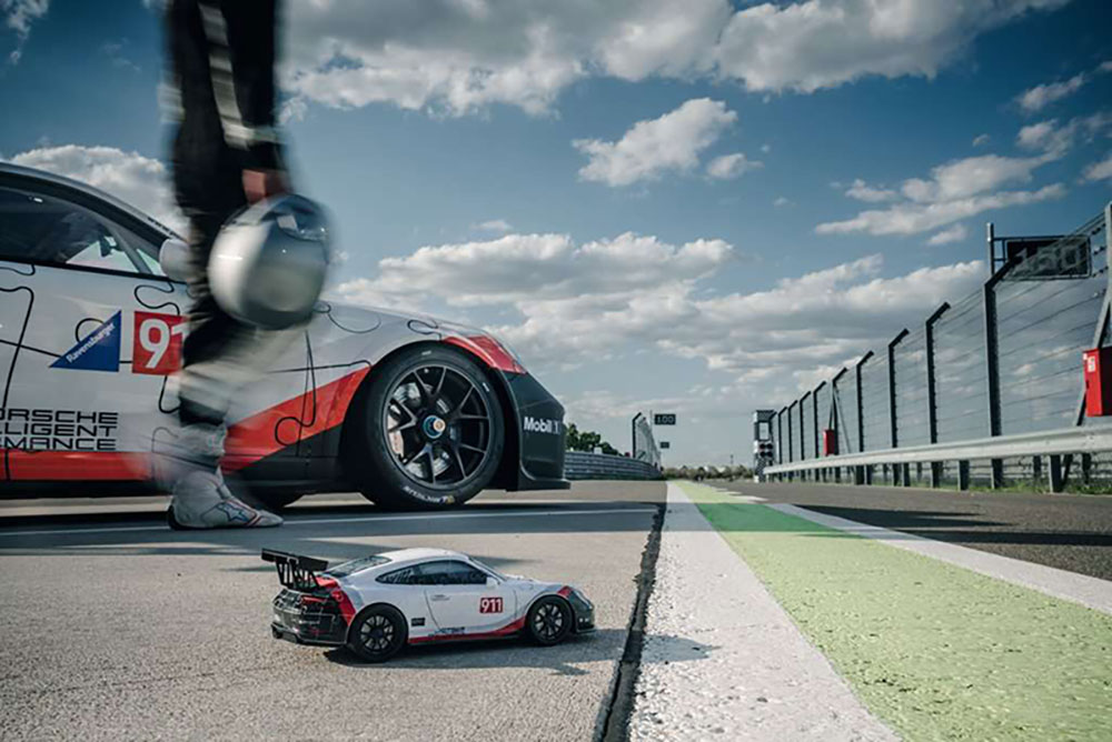 RAVENSBURGER 3D puzzle Automobil Porsche 911 GT3 Cup RA11147 - detalj