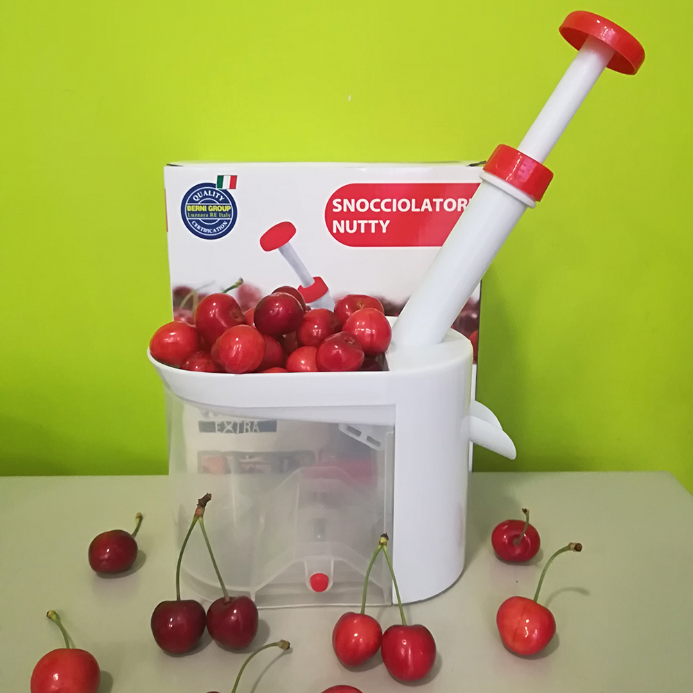 Presa za vađenje koštica iz višnje i trešnje - detalj