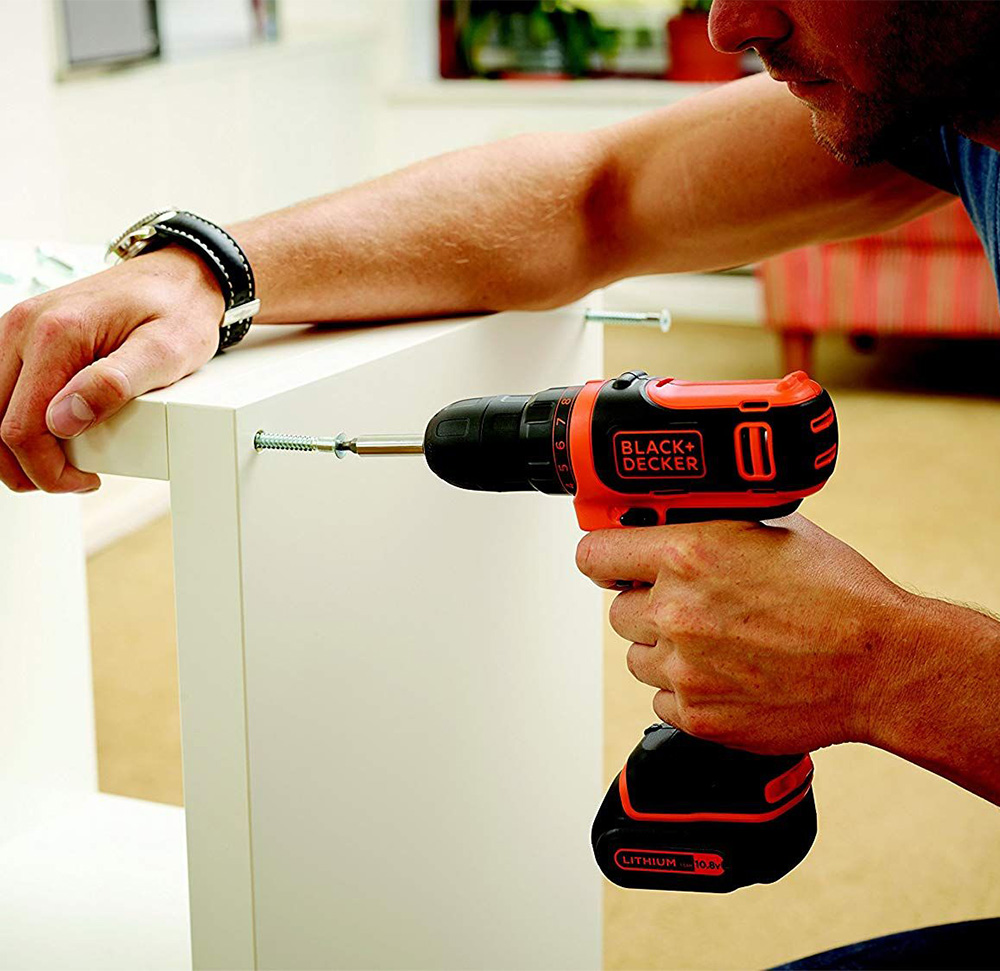 Black Decker akumulatorska bušilica-­odvijač BDCDD12KB - detalj