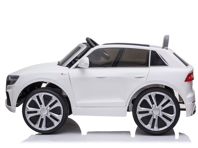 Dečiji auto na akumulator Audi Q8 Beli - detalj