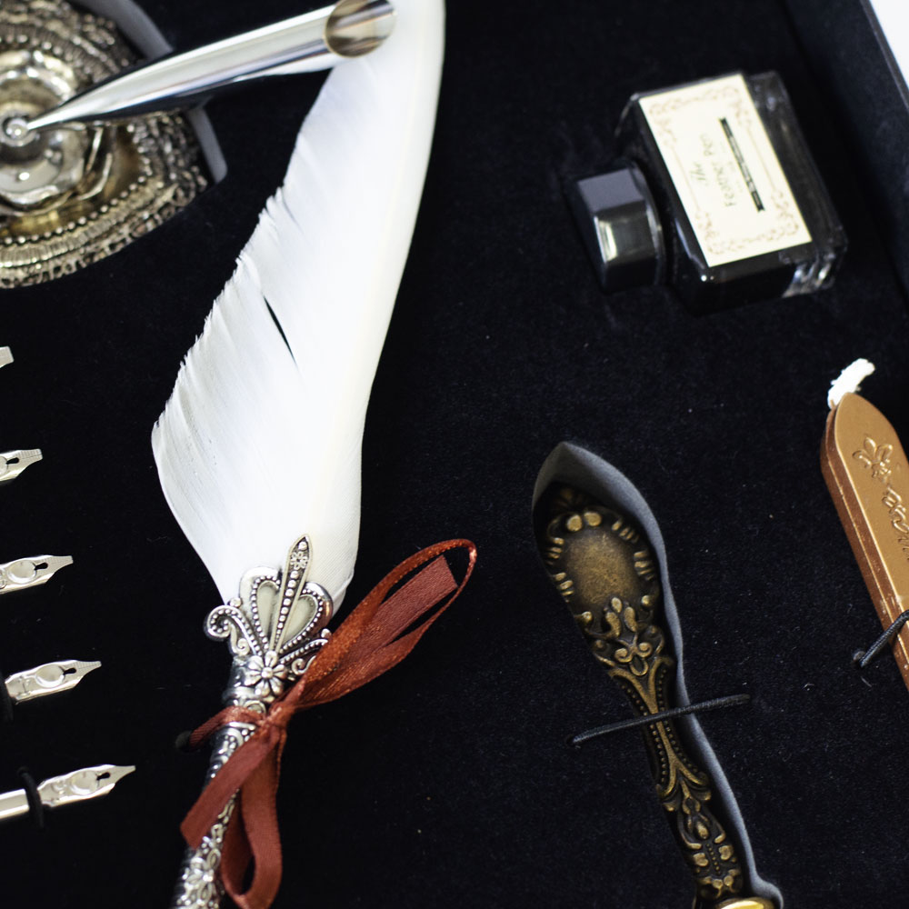 Set za pisanje i kaligrafiju Srebrno Belo Pero - detalj