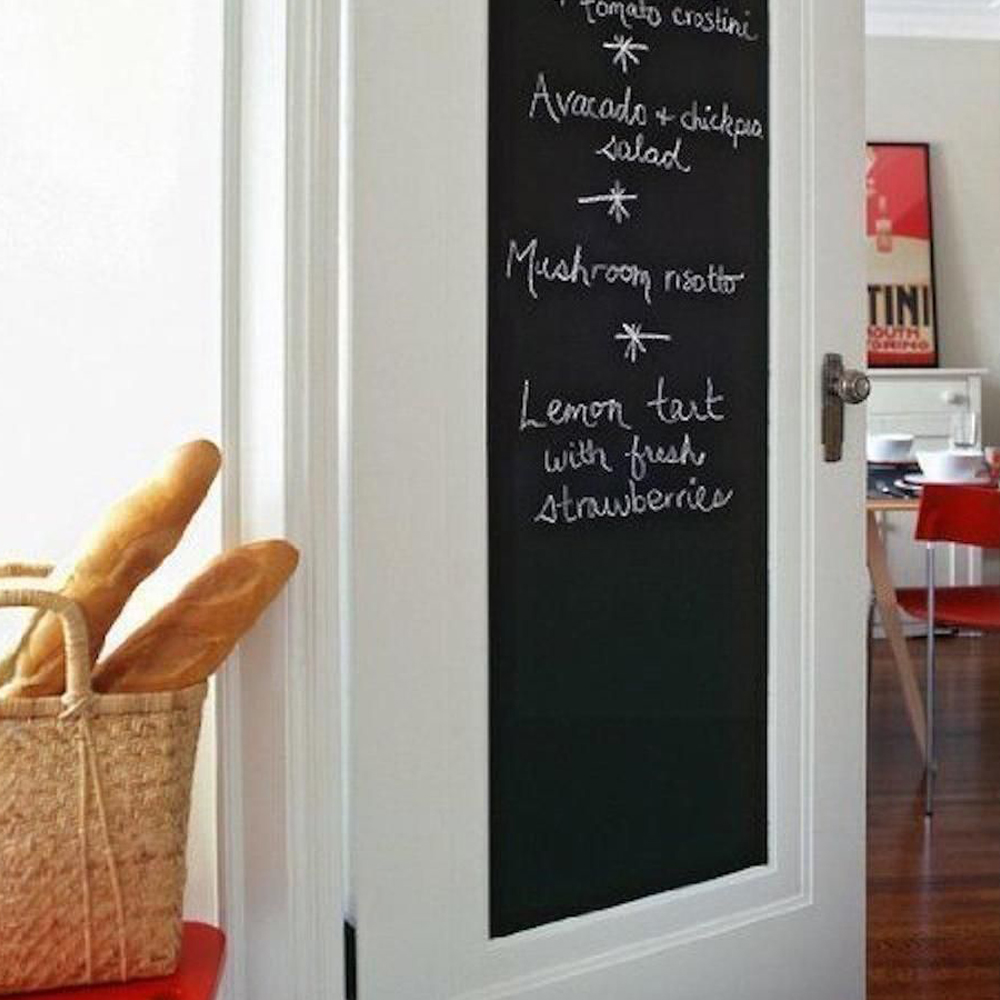 Piši briši folija - samolepljiva školska tabla sa 5 kreda - detalj