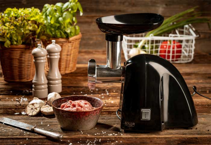 Mašina za mlevenje mesa i pravljenje kobasica Adler AD4811 - detalj