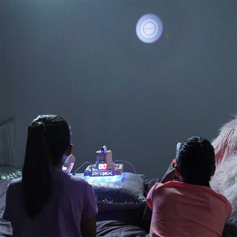 Projex Prenosna akciona igra sa blasterima i projektovanim pokretnim metama - pogled 4