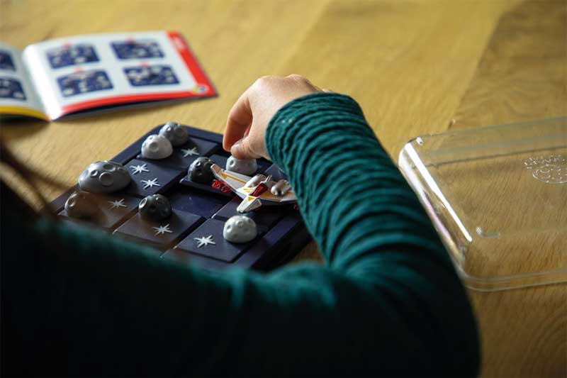 Igra Spretnosti Let kroz kišu asteroida - pogled 4