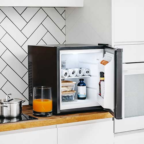 Adler Mini Frižider 38x48x45cm 28L Crni AD 8089 - pogled 4